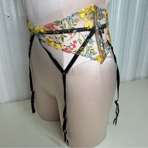 XS/S Victoria's Secret Dream Angels Floral Embroidered Garter Belt